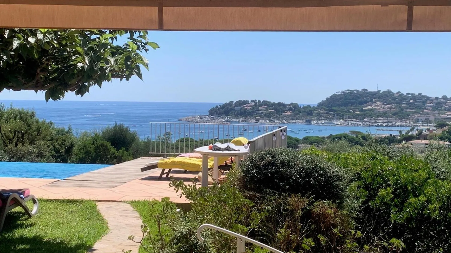 Вилла Les Citronniers - Splendide Vue Mer Acces Plage A Pieds A 5 Minutes Кавалер-сюр-Мер